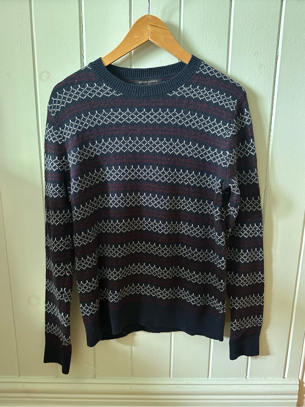 Banana Republic Factory Men’s Blue and Red Patterned Crewneck Sweater XS